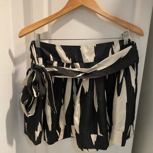 Flirty Mini skirt in black and white